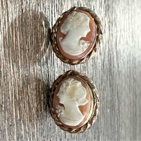 Vintage Screw back 12K Gold earrings carved shell cameos PR ST CO 1/20
